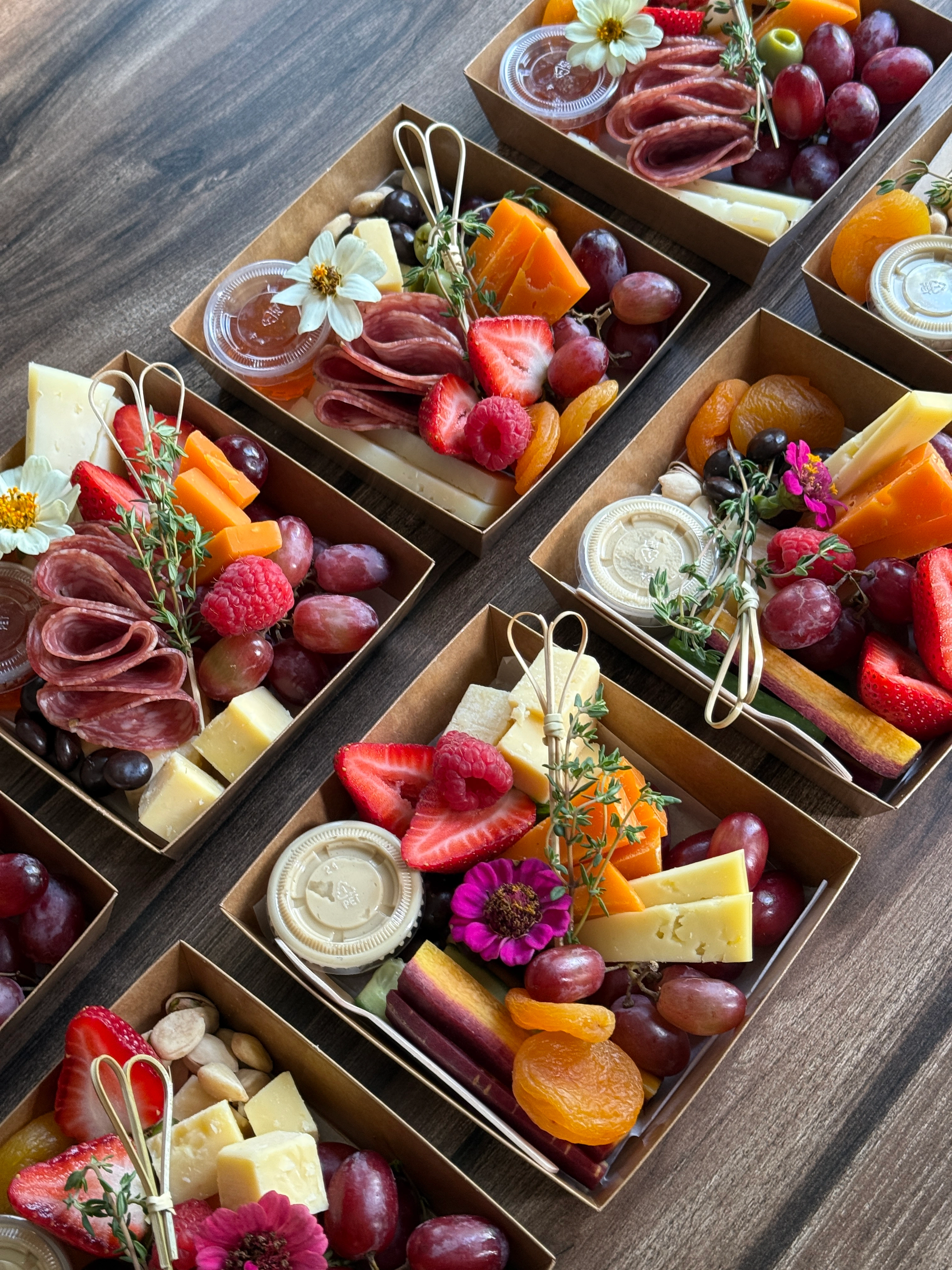 Mini charcuterie box detail