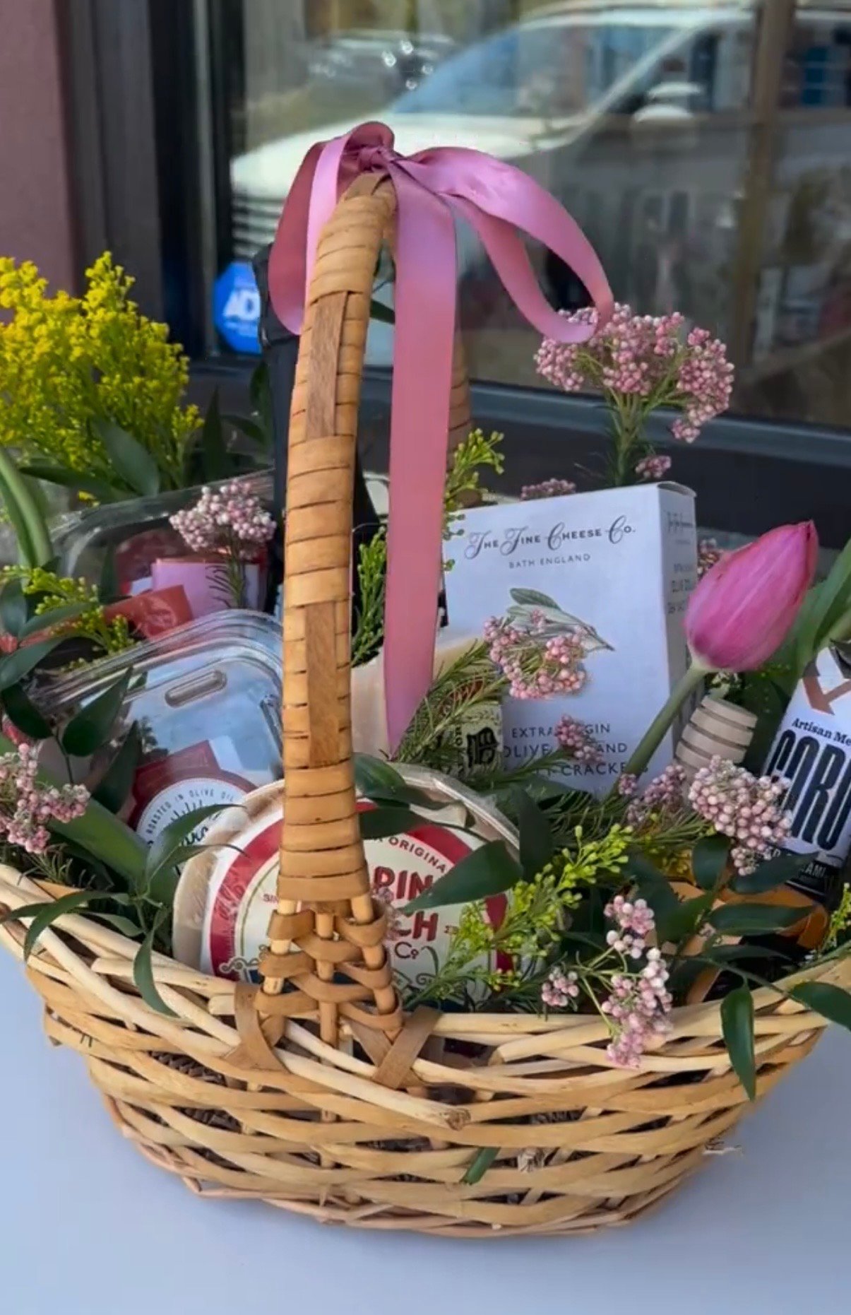 Ace and Olive $250 gourmet gift basket