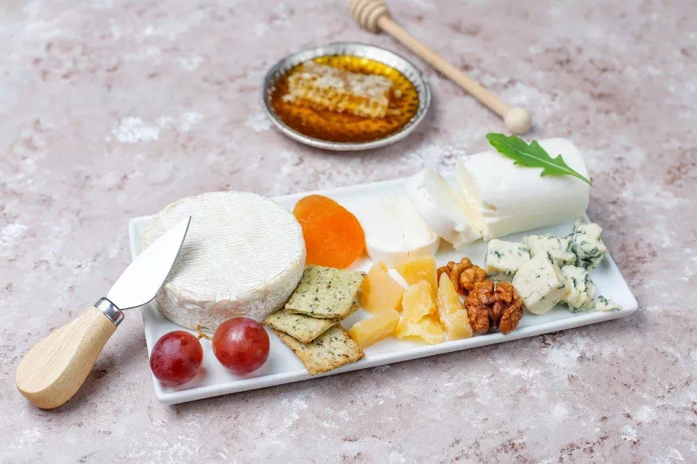 Low-carb charcuterie foods